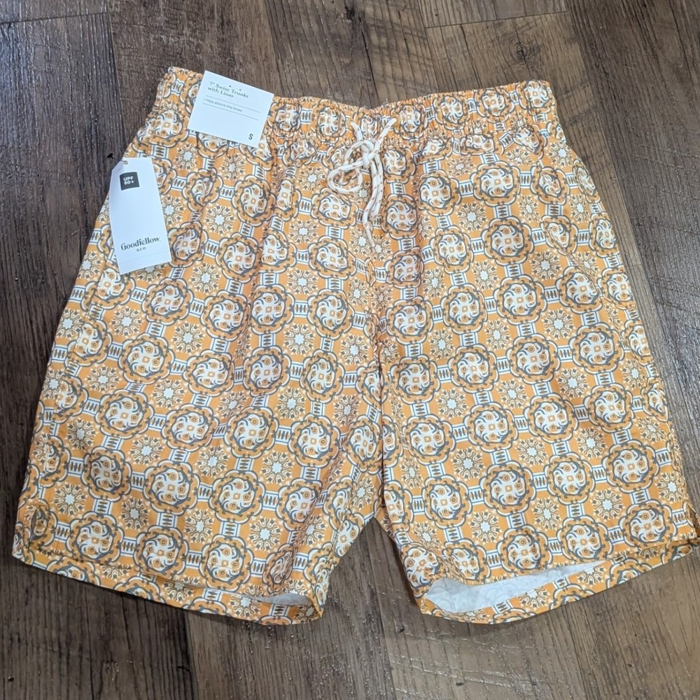 Goodfellow Swim Trunks Mens Small Gold NWT 7 Inch Inseam Medallion Print UPF 50+